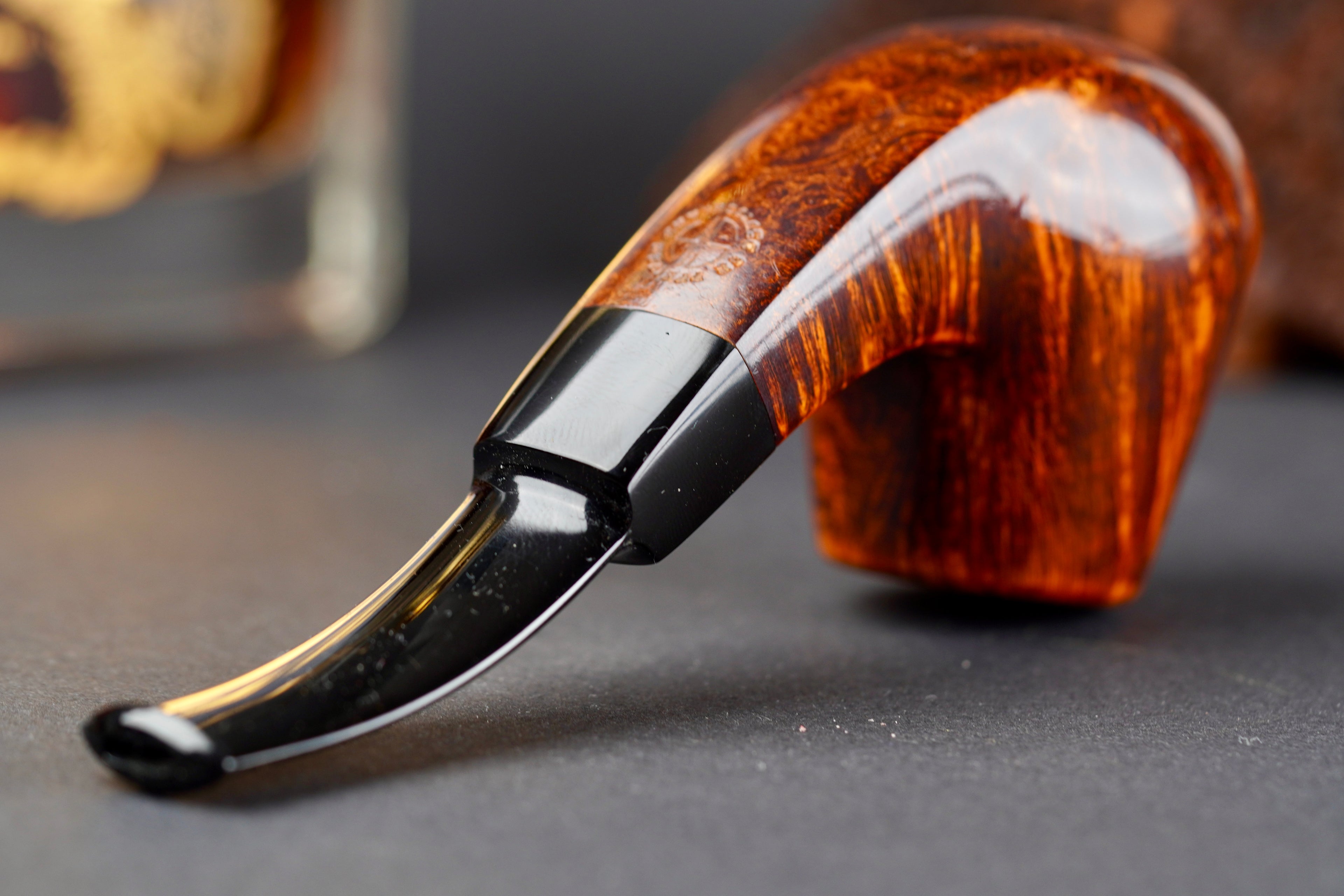 Gebogene Billard mit facettiertem Holm